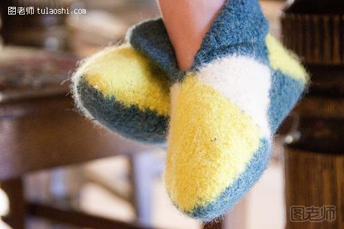 easy felted norwegian house slippers by mommyknows