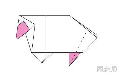 步骤32:把右边前后两个突出的角向内压折，沿虚线位置