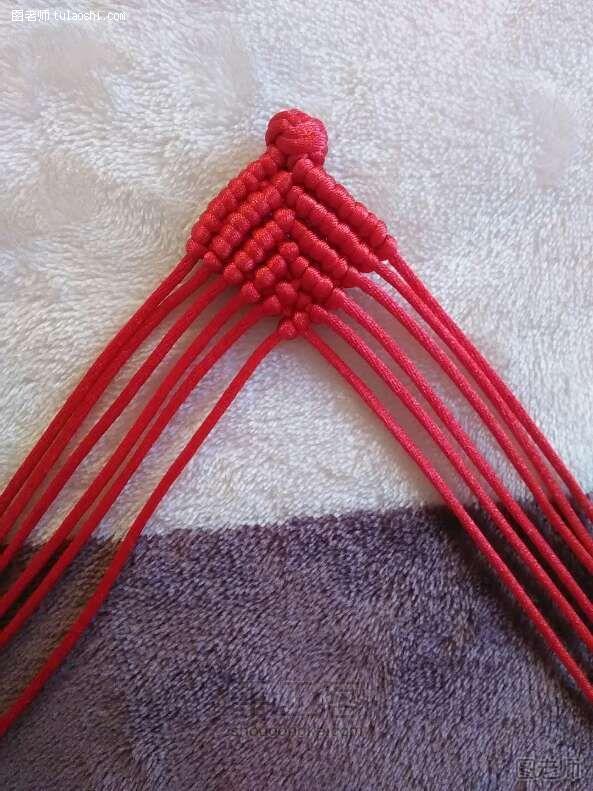 斜卷结系列之红绳小鱼编织制作教程 第8步