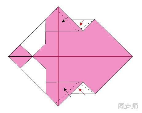 步骤15:这一步相对困难一些。将黑色箭头所在的边按虚线向上折叠，而红色箭头所在的边向下折叠