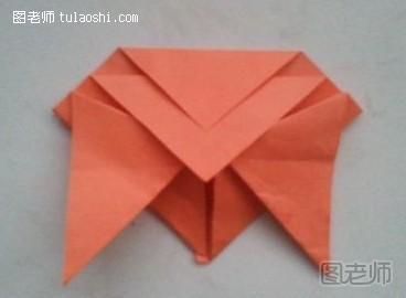 步骤6:将后面的三角形，也折下来一些，注意不要和刚才折的那个三角形重叠了