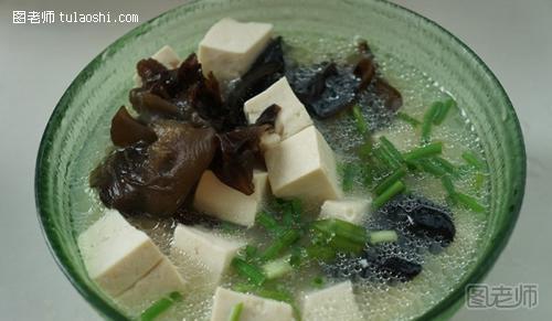黑木耳豆腐汤