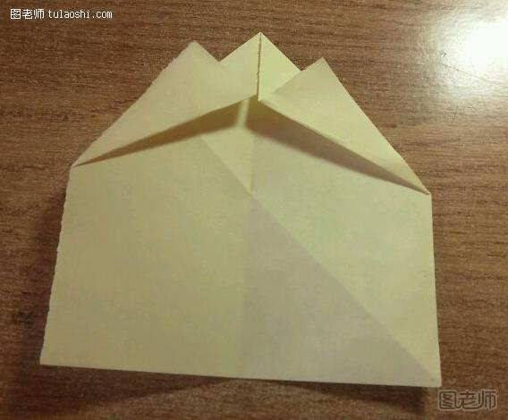 步骤6:把两个三角形往上往外折