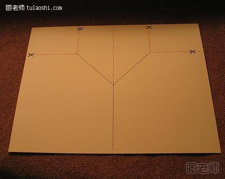 步骤1:按照图示，将纸张剪开。纸张大小根据自己需要确定