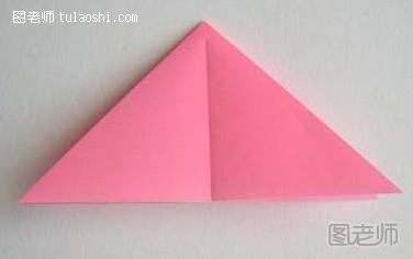 步骤1:一步跳到这个地方（折法可以参考 最重要、最常用的方形基础折纸 ）