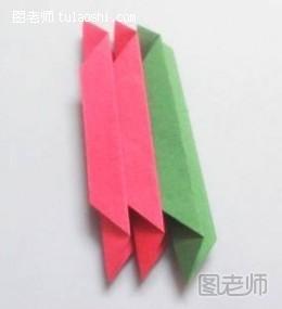 步骤8:两个粉色插在绿色，两个绿色插在一起
