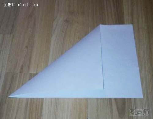 步骤1:准备一张长方形纸，按图折叠