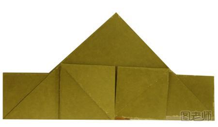 步骤8:将上图折上去的三角形放下来，变成两个正方形