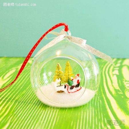 步骤4:圣诞节松树玻璃小球挂饰就做好了