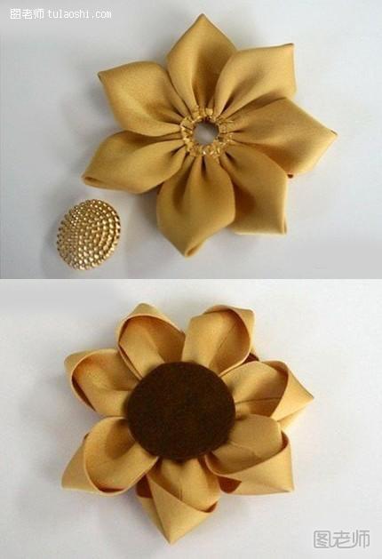 步骤5:花朵正面用金色的纽扣黏好，背面用不沾布黏好