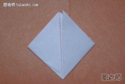 步骤3:两边折好后形成一个正方形