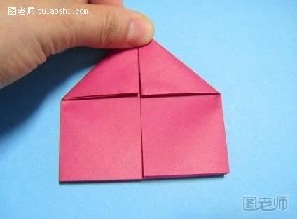 步骤3:在上部分再折出两个小三角形
