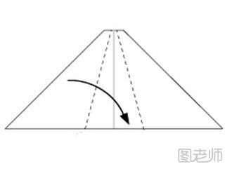 步骤8:先将模型左边的部分向右边折叠，折叠的折痕如图中所示