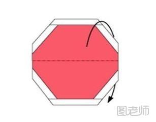 步骤6:将整个折纸模型的上半部分向后翻折。