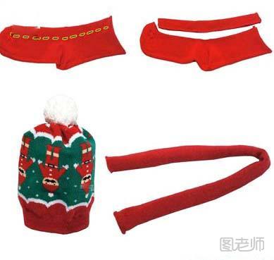 步骤5:另一只红色袜子，水平剪开后拉长成红色的长布条，这是围巾。