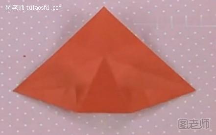 步骤15:根据折痕，折出一个三角形