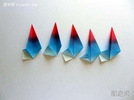 步骤15:再按照同样的折法折出四个不规整三角形