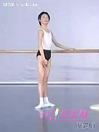  优雅男生芭蕾舞 舞出健康匀称体态 
