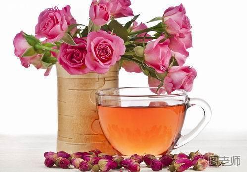 玫瑰花茶不仅仅是具有很好的排毒养颜、清除宿便，帮助减肥的作用，还因为玫瑰花茶性质温和，能够有效降火气，调理血气，对于上火引起的嗓子发炎。