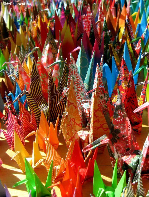 1000 crane tsuru one thousand origami good luck peace paper fold bird art craft feature Heartfelt Wishes and Peace Spring from the Wings of a Thousand Origami Cranes