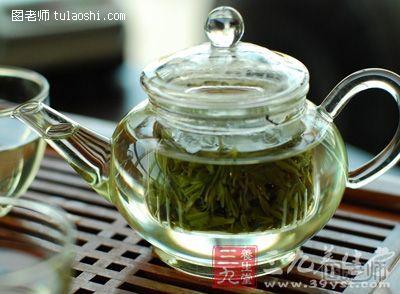 绿茶是未经发酵制成的茶，因此较多的保留了鲜叶的天然物质