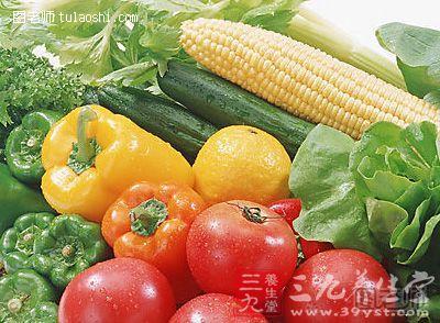 含叶酸丰富的蔬菜水果，含维生素B12丰富的动物性食物