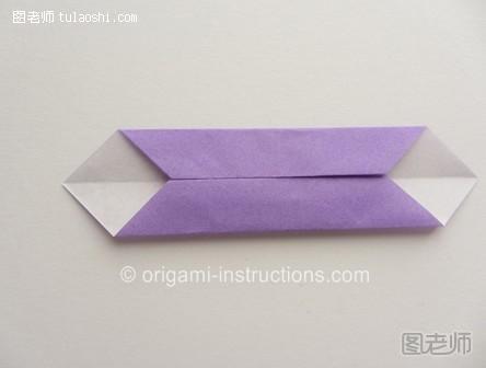 为了让组合折纸花更加的漂亮还可以更改使用的纸张的颜色