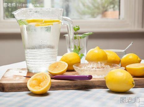 哺乳期能喝柠檬水吗？哺乳期能喝蜂蜜水吗
