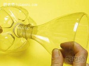 diy旧物改造塑料瓶 塑料瓶变身塑料茶杯