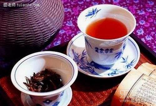 夏天女人喝芦荟红茶减肥又美容