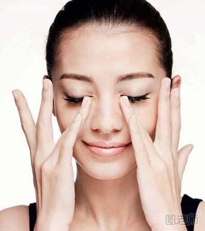 盘点使用眼霜的误区 避免误区正确护理眼部肌肤