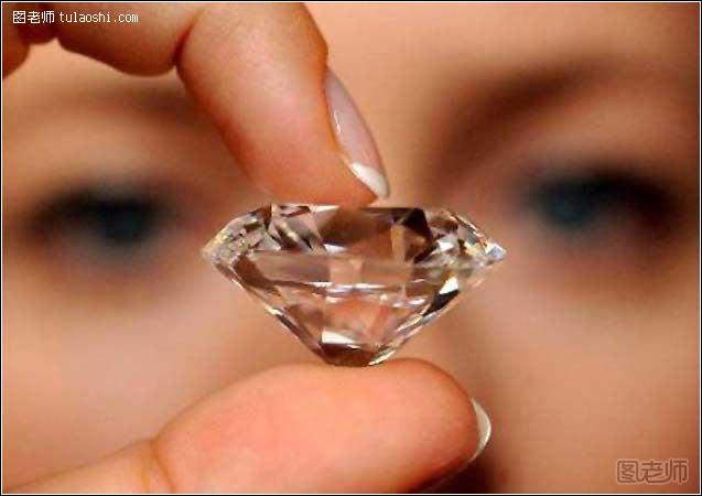 【教你生活小窍门】 专家教你怎样辨别钻石真假