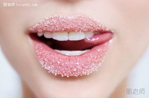 冬季嘴唇干裂起皮怎么办 预防嘴唇干裂起皮的方法