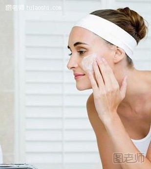 应该如何洗脸 洗脸的正确方法泡沫洗脸更干净
