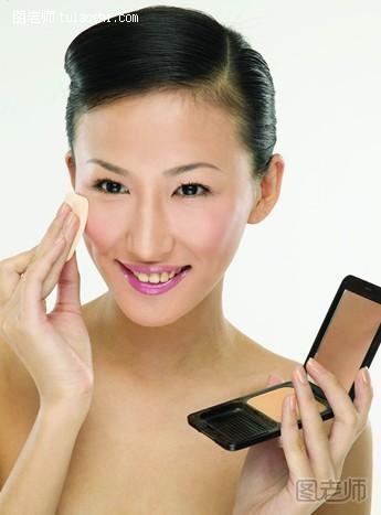 夏日化妆小技巧 教你怎样化妆不容易脱妆的方法