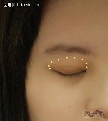 教你日系甜美眼妆的画法 几步打造动人眼神