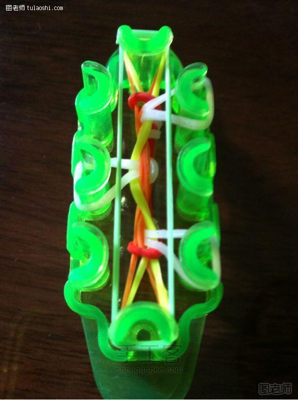 手工编织教程【图】 橡皮筋之卷卷手链 彩虹织机