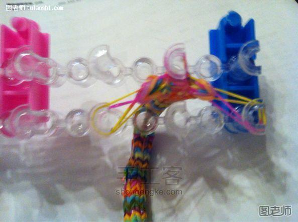 【图】手工编织图片教程 橡皮筋之六边鱼尾手链 彩虹织机