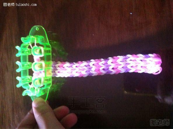 手工编织图片教程 橡皮筋之条纹手链 彩虹织机