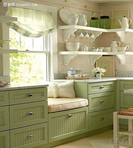 田园风格小户型厨房设计效果图 大胆的色彩搭配让人耳目一新