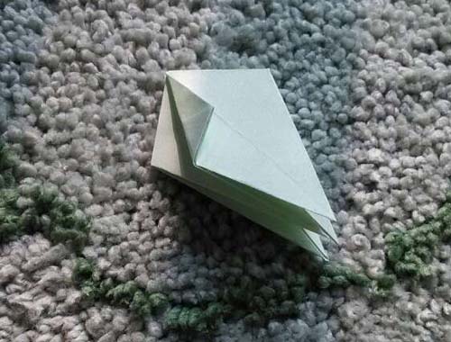 过程8:把上面折个小三角形下来