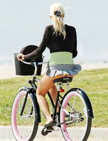 骑自行车减肥 锻炼全身线条