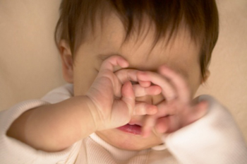 几种常见的错误叫宝宝起床的方式