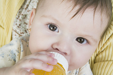 早餐时分不要给宝宝提前喝果汁