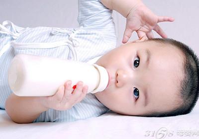 怎么预防新生儿呛奶