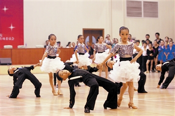 儿童学习舞蹈