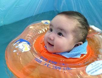 婴儿几个月可以游泳,婴儿几个月游泳