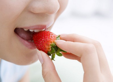 滋阴养血吃草莓 草莓的六大养生功效