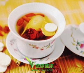 月经期吃黄芪红枣茶 暖宫又丰胸