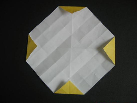 过程6:如图：四边角折起。